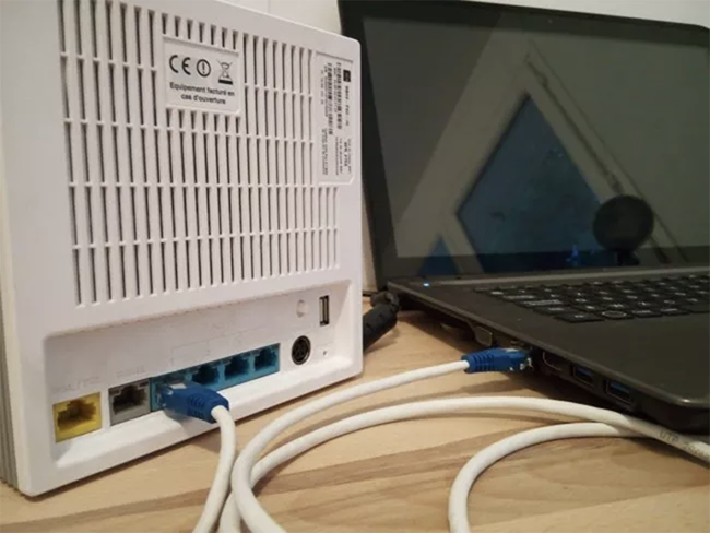 Conecte su Ordissimo a su caja digital a través de un cable Ethernet.