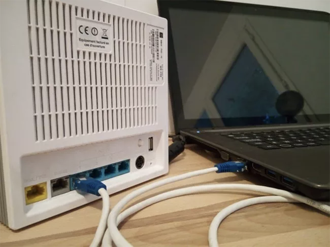 Conecte su Ordissimo a su caja digital a través de un cable Ethernet.
